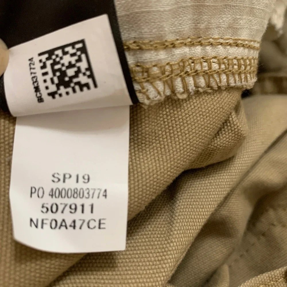 The North Face 11-inch Cargo Shorts Men's 40 Khaki Cotton Canvas Outdoor Utility